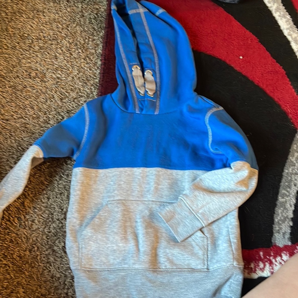 Boy sweat shirt size 3T blue and grey. Worn 2 times